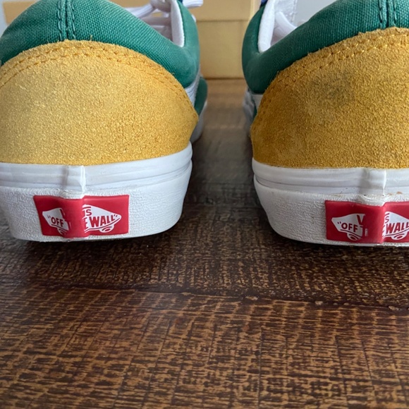 Vans - Picture 5 of 6